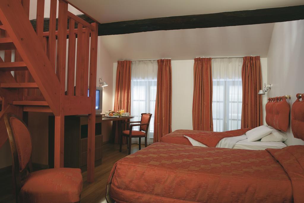 Le Saint Michel Hotel Sedan Kültér fotó