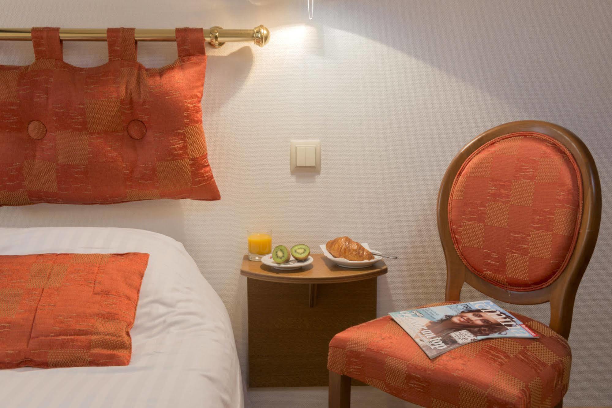 Le Saint Michel Hotel Sedan Kültér fotó