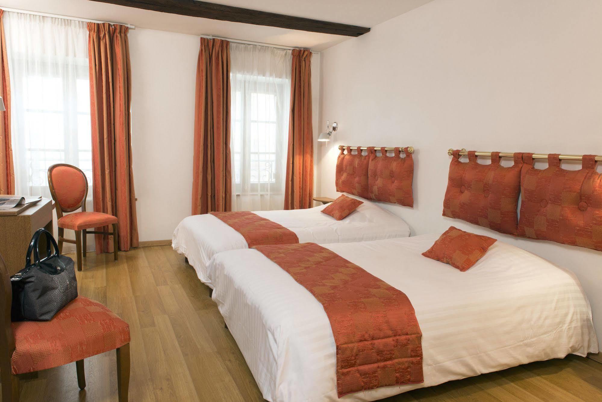 Le Saint Michel Hotel Sedan Kültér fotó