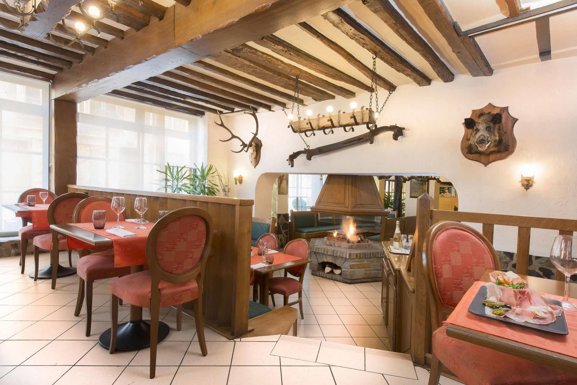 Le Saint Michel Hotel Sedan Kültér fotó